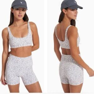 NWT Vuori daily bra Size S